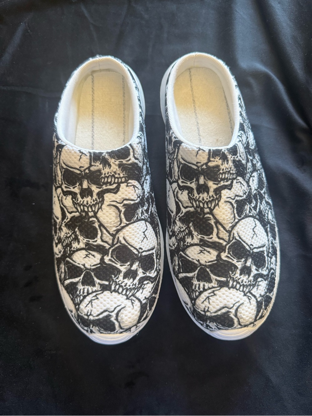 😎Black & White Skull Slip-On Shoes😎